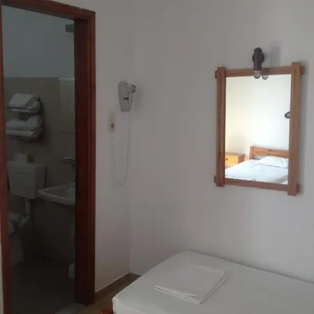 Manos Szálloda 2*