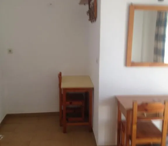 Manos Otel
