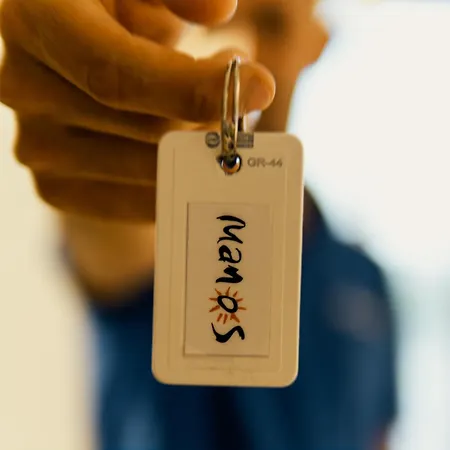 Manos Φαληράκι