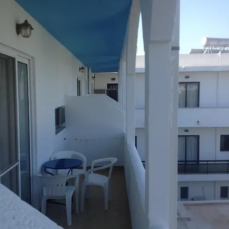 Manos Φαληράκι