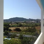 Manos Hotel 2*