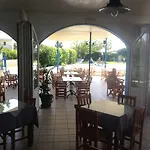 Manos 2*