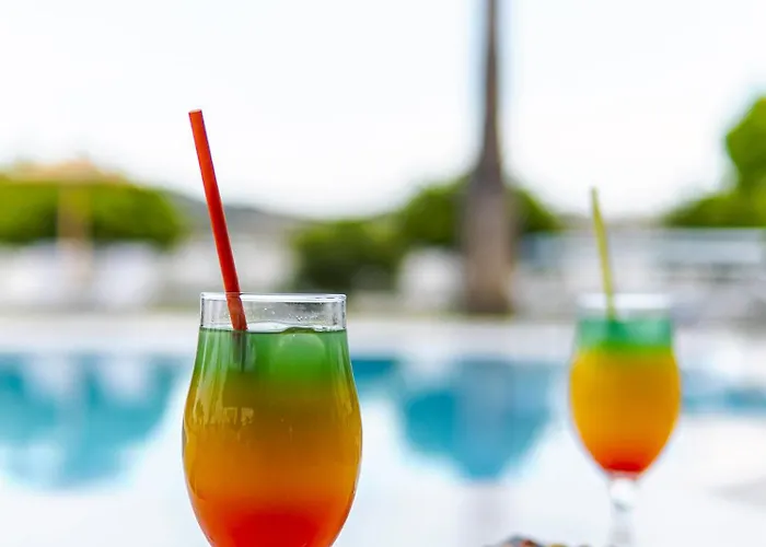 ホテル Manos ファリラキ