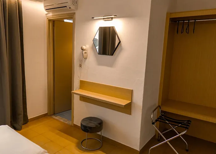 Manos 2* ファリラキ